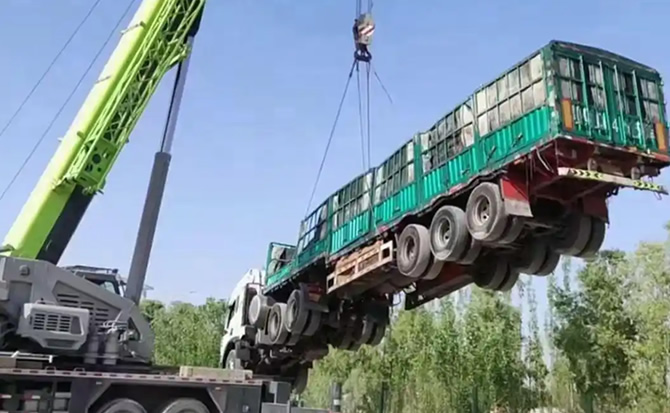 叠彩区道路脱困救援案例